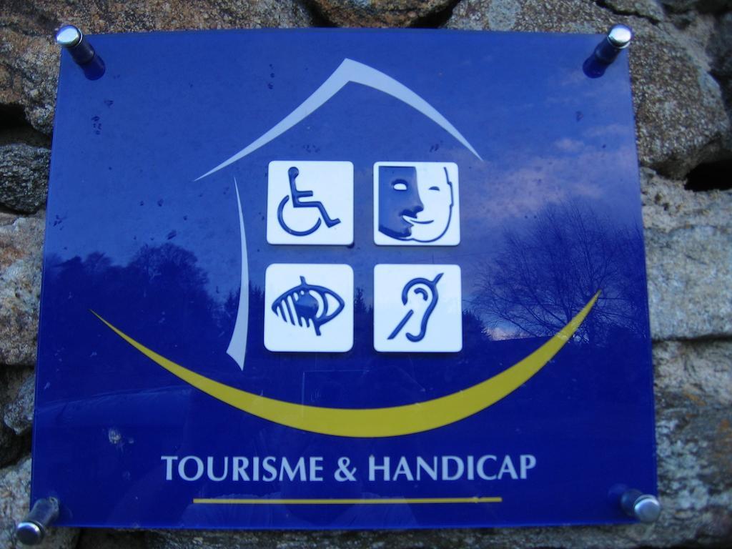 La Ferme Des Genets Bed & Breakfast Medeyrolles Dış mekan fotoğraf