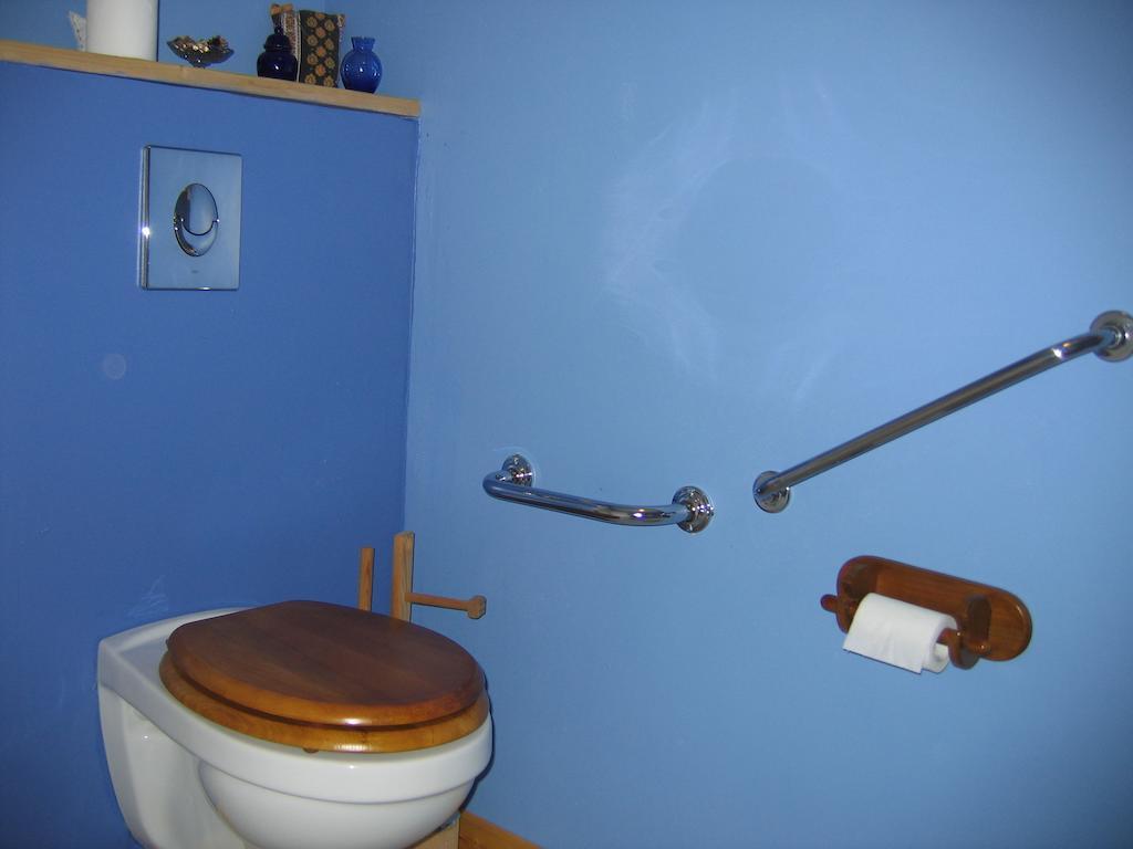 La Ferme Des Genets Bed & Breakfast Medeyrolles Dış mekan fotoğraf