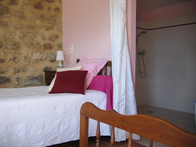 La Ferme Des Genets Bed & Breakfast Medeyrolles Oda fotoğraf