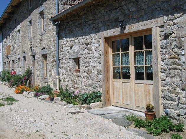La Ferme Des Genets Bed & Breakfast Medeyrolles Dış mekan fotoğraf